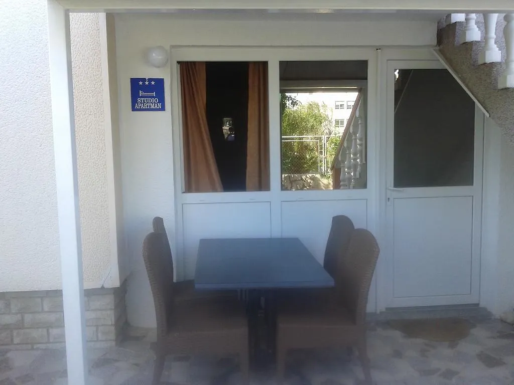 Apartmani I Sobe Mara Palit Guest house