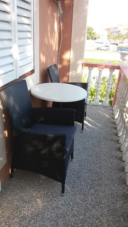 Apartmani I Sobe Mara Palit