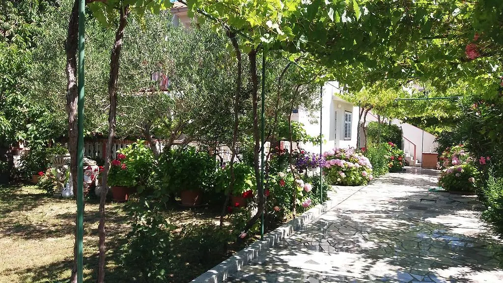 *** Guest house Apartmani I Sobe Mara Palit Croatia