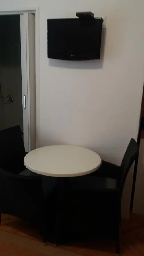 Apartmani I Sobe Mara Palit 3*,