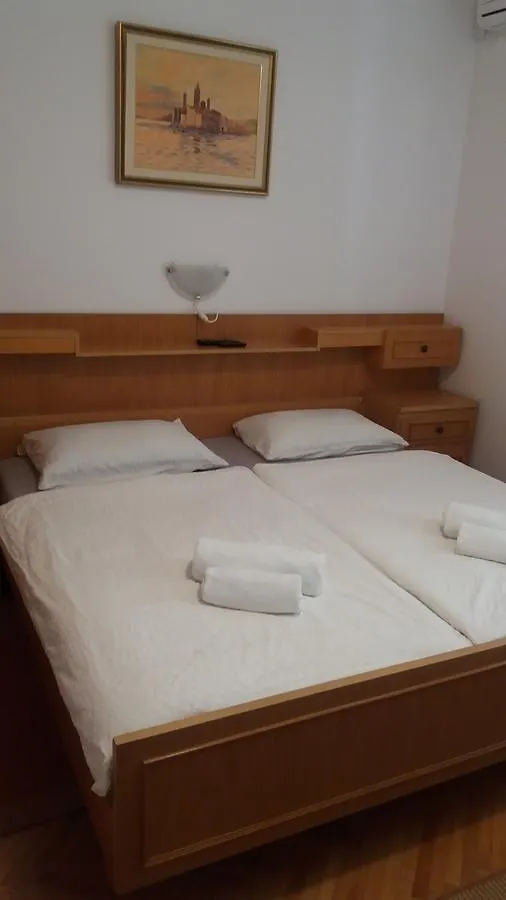 Guest house Apartmani I Sobe Mara Palit