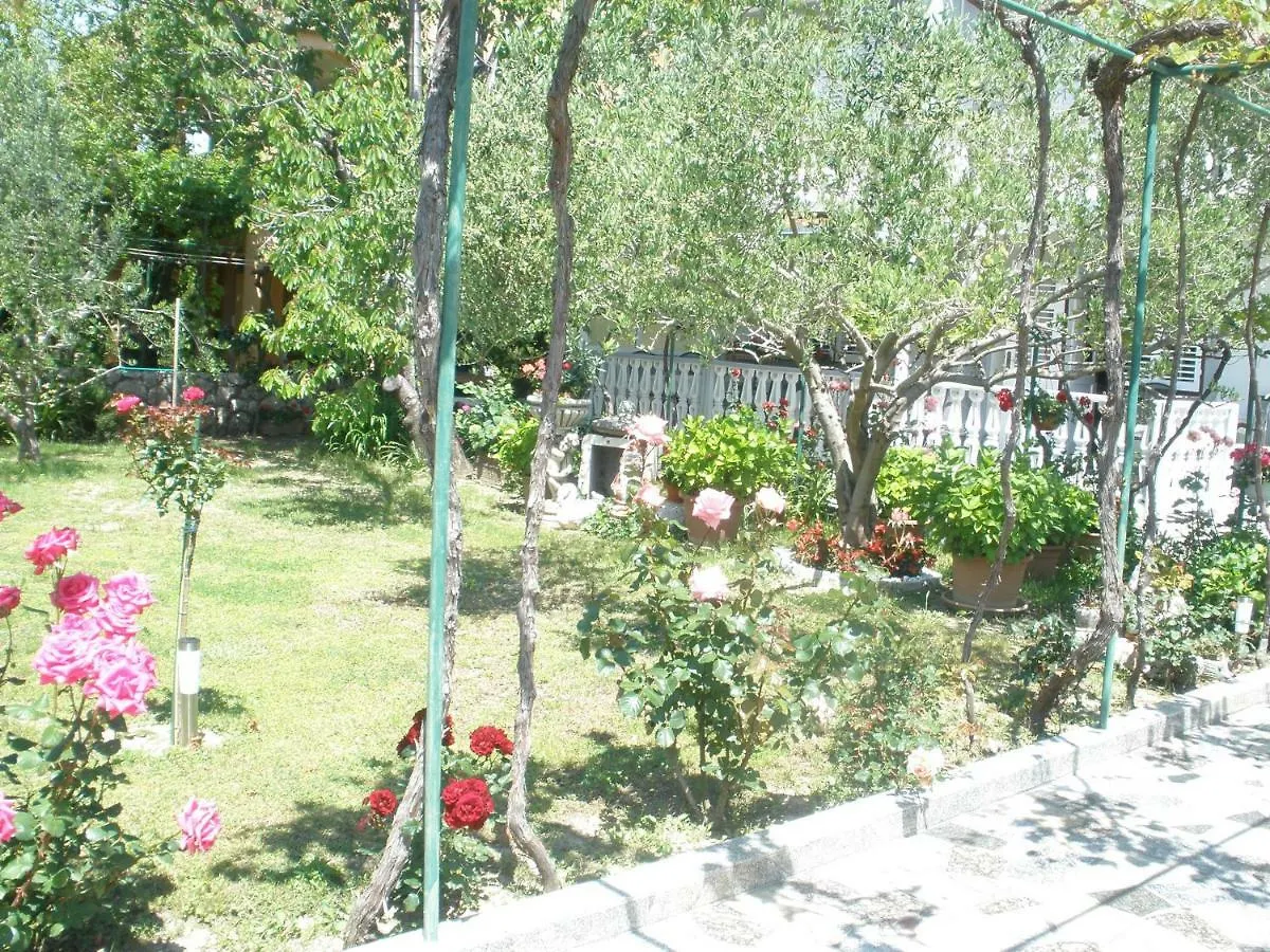 Apartmani I Sobe Mara Palit Guest house