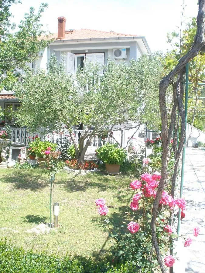 *** Guest house Apartmani I Sobe Mara Palit Croatia