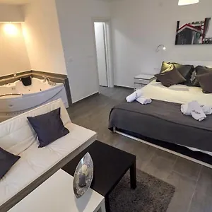 Vela Bed & Breakfast